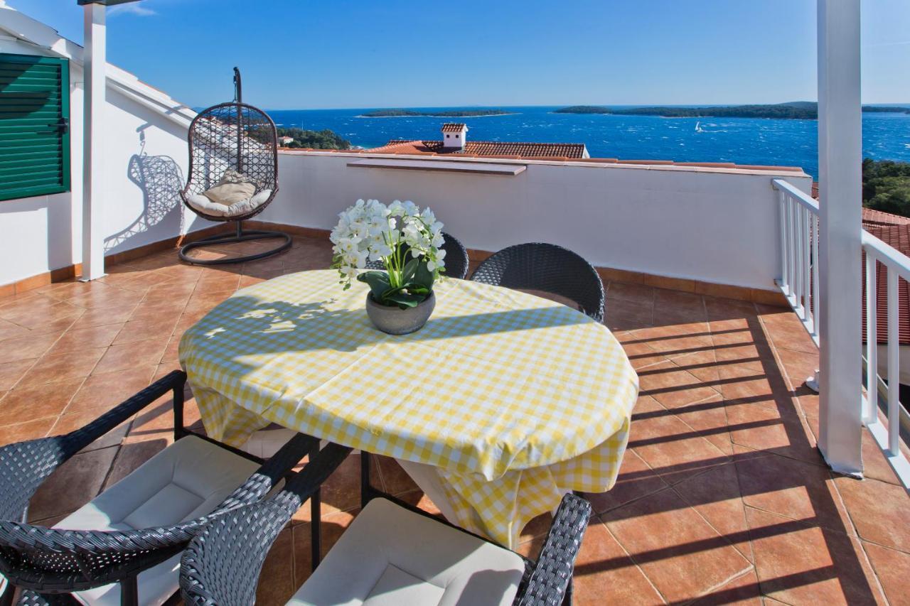 Apartmani Marinka Viskovic Hvar Town Exterior photo